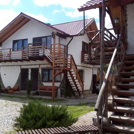 Апартаменти "У Кузьмича" 2 Mykulychyn Ngoại thất bức ảnh