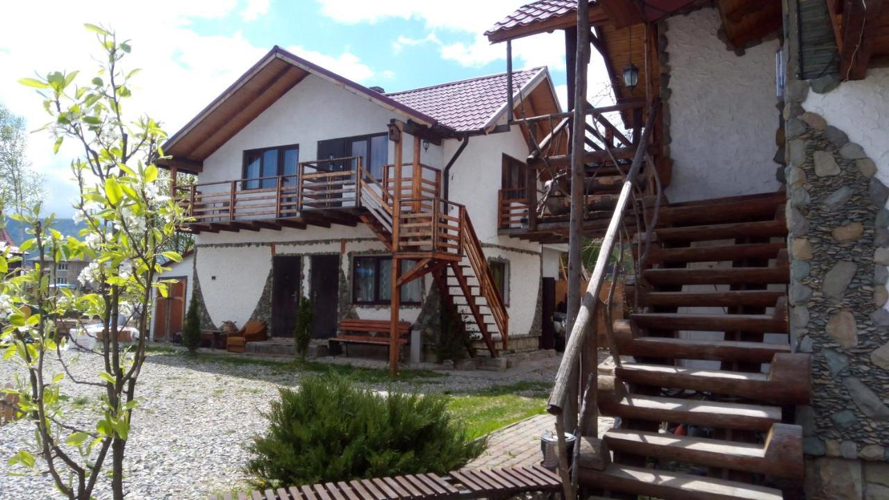Апартаменти "У Кузьмича" 2 Mykulychyn Ngoại thất bức ảnh